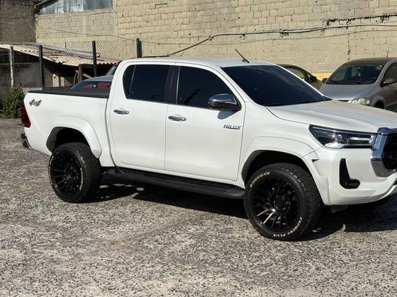 TOYOTA HILUX 2.8 D-4D TURBO DIESEL CD SRX PLUS 4X4 AUTOMÁTICO